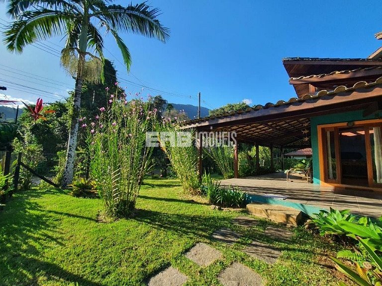 Casa para locação de temporada, em frente à área verde e per
