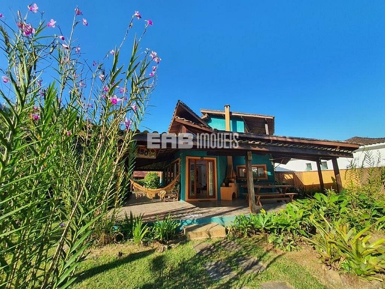 Casa para locação de temporada, em frente à área verde e per