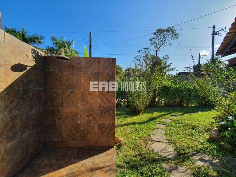 Casa para locação de temporada, em frente à área verde e per