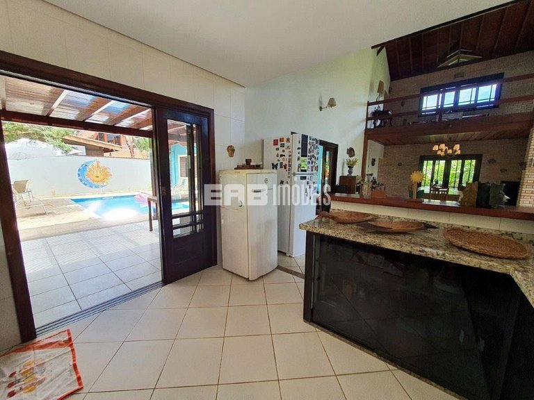 Casa com 3 dormitórios, piscina e churrasqueira