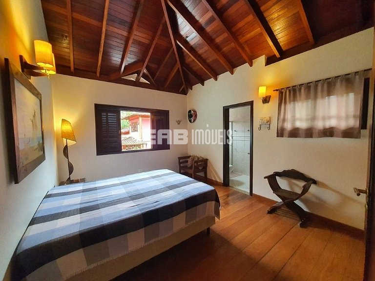 Casa com 3 dormitórios, piscina e churrasqueira