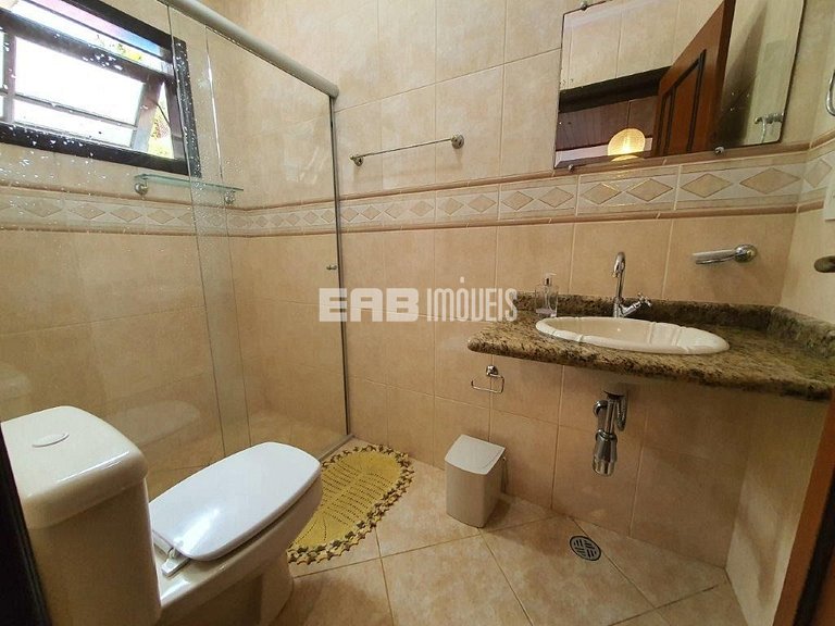 Casa com 3 dormitórios, piscina e churrasqueira