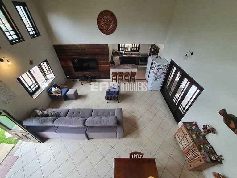 Casa com 3 dormitórios, piscina e churrasqueira