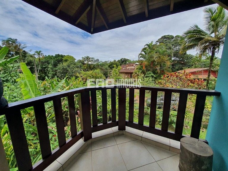 Casa com 3 dormitórios, piscina e churrasqueira