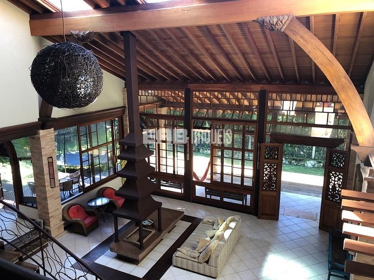 Casa com 10 suítes na praia do Prumirim