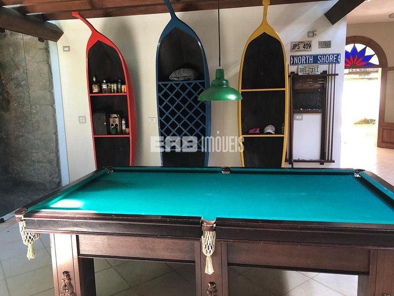 Casa com 10 suítes na praia do Prumirim