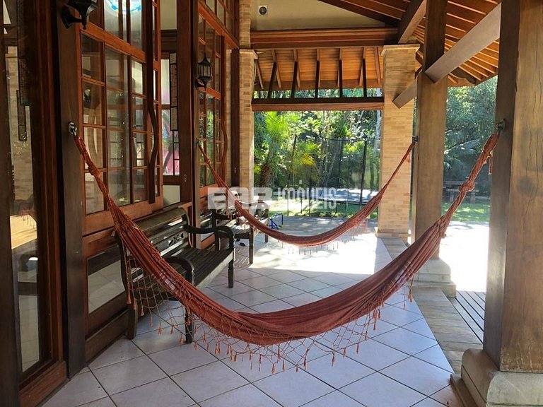 Casa com 10 suítes na praia do Prumirim