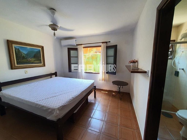 Casa com 6 dormitórios, piscina e quiosque com churrasqueira