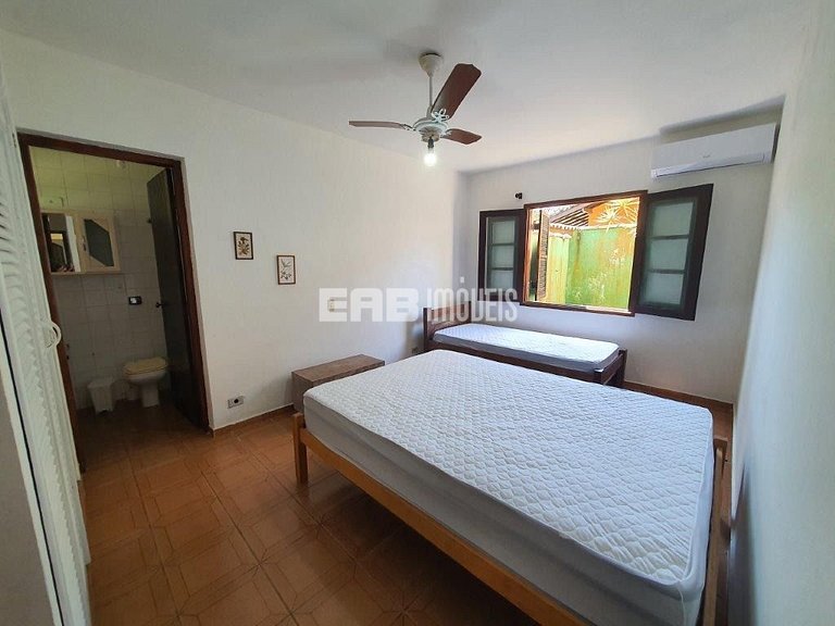 Casa com 6 dormitórios, piscina e quiosque com churrasqueira