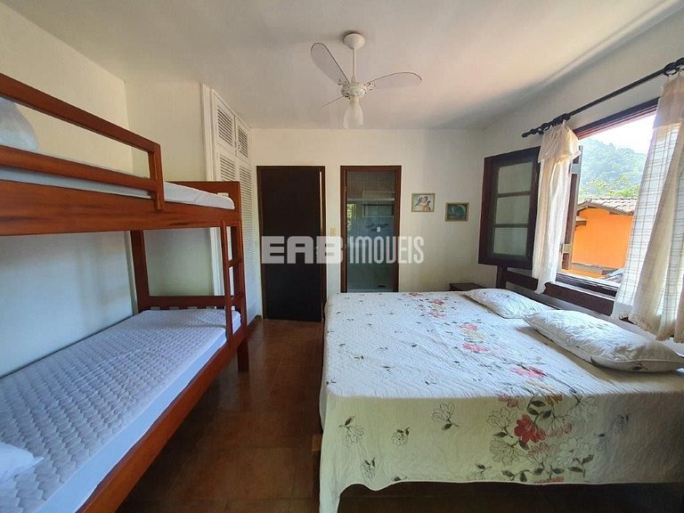 Casa com 6 dormitórios, piscina e quiosque com churrasqueira