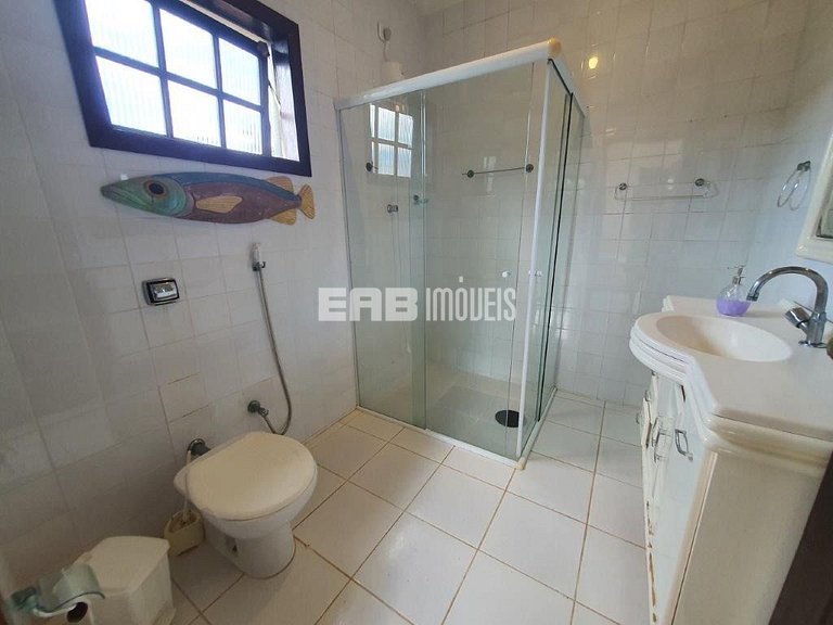 Casa com 6 dormitórios, piscina e quiosque com churrasqueira
