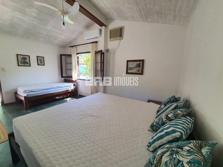 Casa com 6 dormitórios, piscina e quiosque com churrasqueira