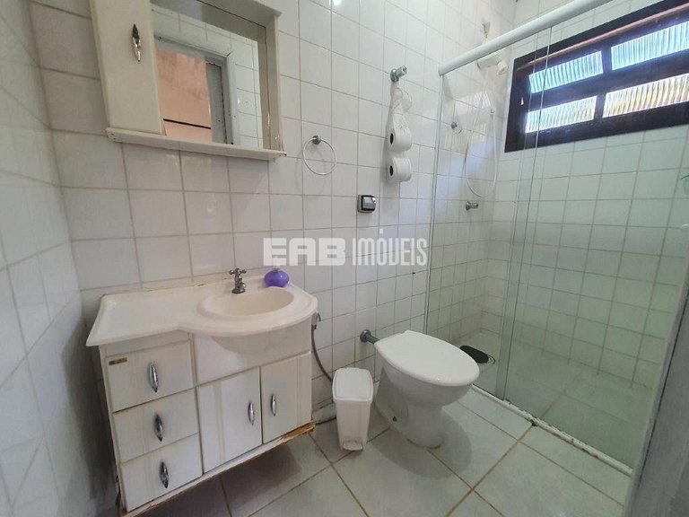 Casa com 6 dormitórios, piscina e quiosque com churrasqueira