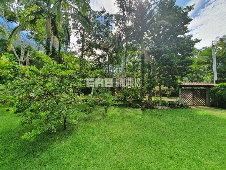 Casa com 6 dormitórios, piscina e quiosque com churrasqueira