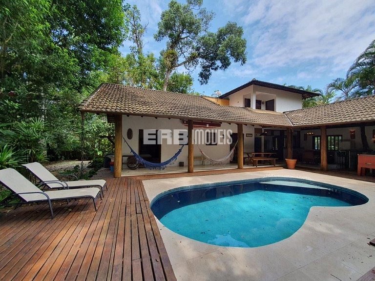 Casa com piscina para temporada em Itamambuca