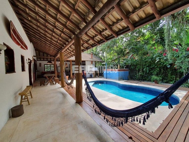 Casa com piscina para temporada em Itamambuca