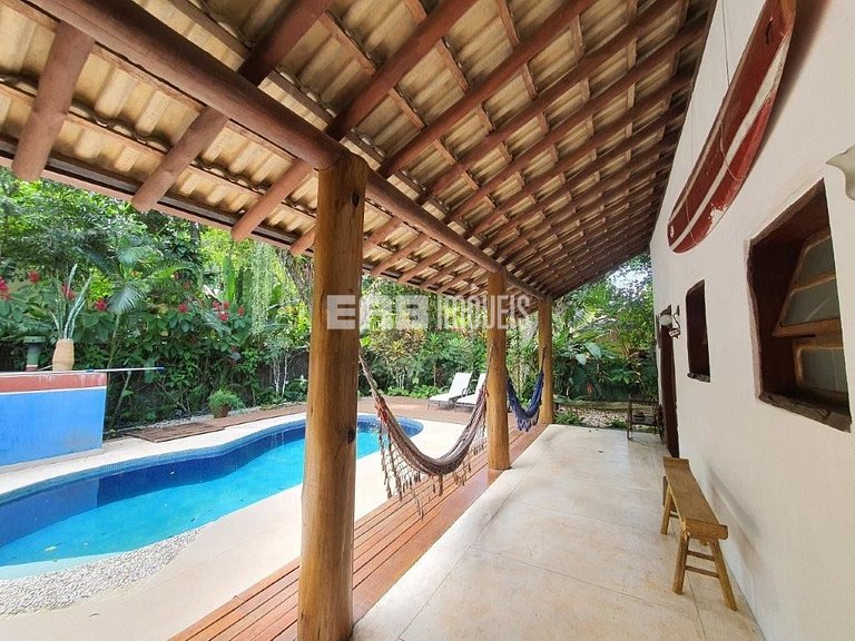 Casa com piscina para temporada em Itamambuca