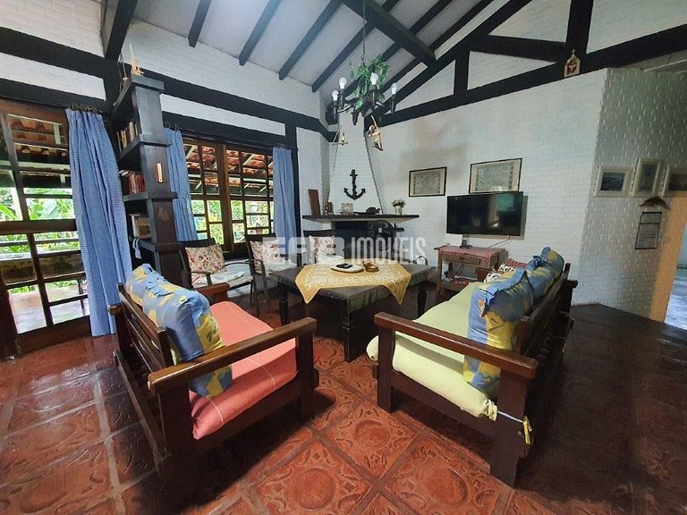 Casa espaçosa e confortável a apenas 20 metros da praia de I