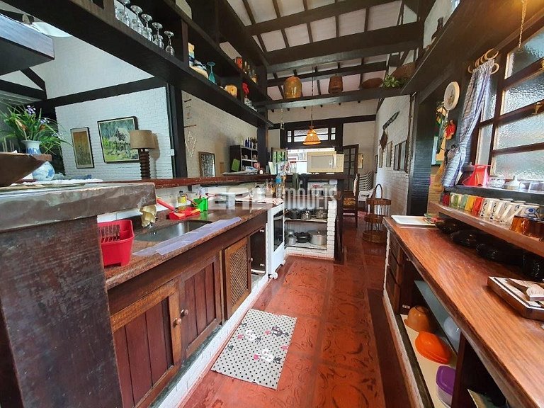 Casa espaçosa e confortável a apenas 20 metros da praia de I