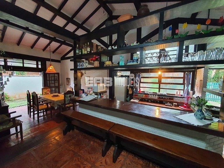 Casa espaçosa e confortável a apenas 20 metros da praia de I