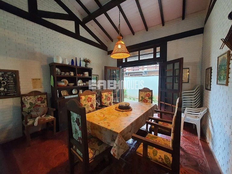 Casa espaçosa e confortável a apenas 20 metros da praia de I