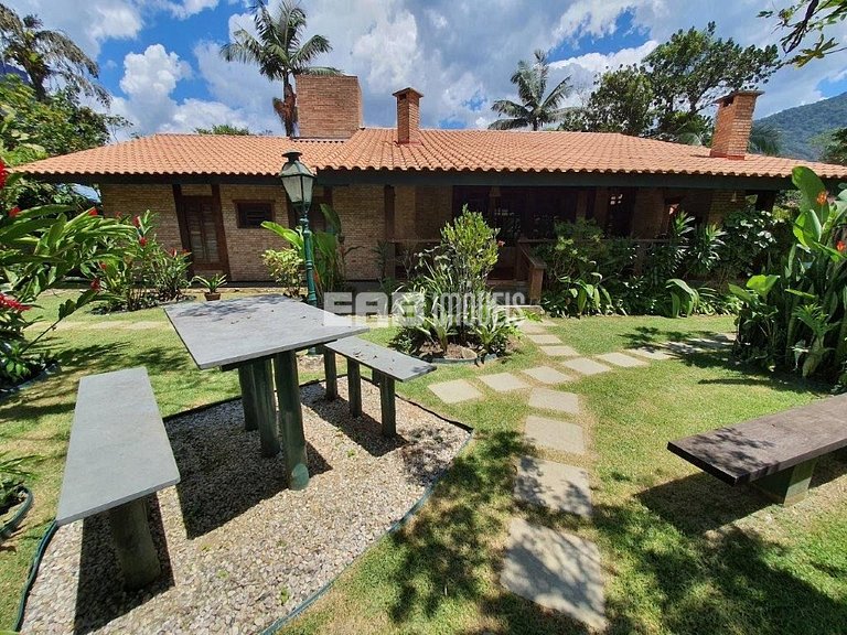 Casa espaçosa e confortável a apenas 20 metros da praia de I