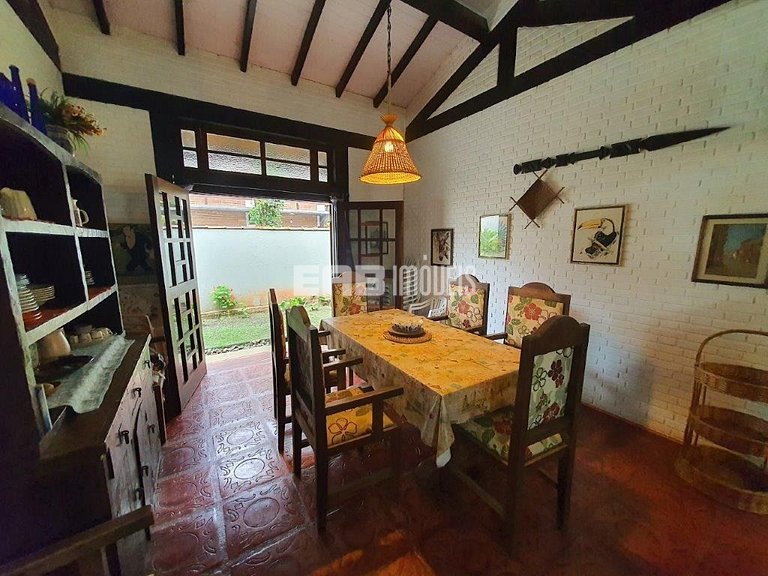 Casa espaçosa e confortável a apenas 20 metros da praia de I