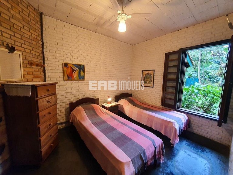 Casa espaçosa e confortável a apenas 20 metros da praia de I