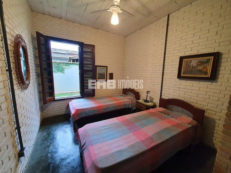 Casa espaçosa e confortável a apenas 20 metros da praia de I