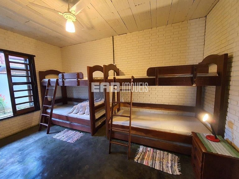 Casa espaçosa e confortável a apenas 20 metros da praia de I