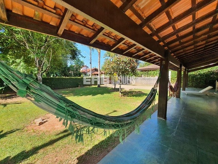 Casa para temporada a 90m do mar em Itamambuca. Acomoda 9 pe