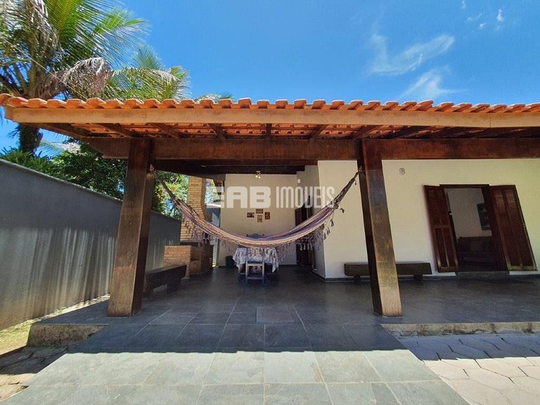 Casa para temporada a 90m do mar em Itamambuca. Acomoda 9 pe