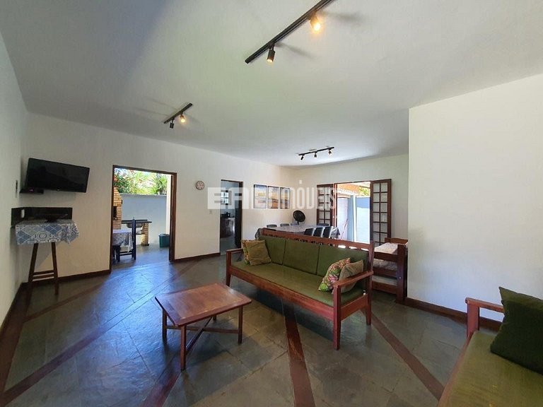 Casa para temporada a 90m do mar em Itamambuca. Acomoda 9 pe