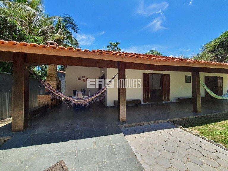 Casa para temporada a 90m do mar em Itamambuca. Acomoda 9 pe