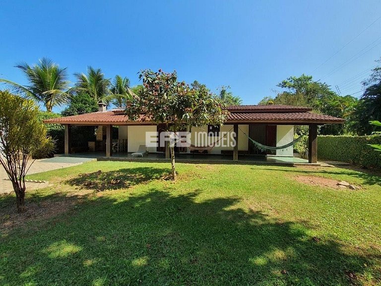 Casa para temporada a 90m do mar em Itamambuca. Acomoda 9 pe