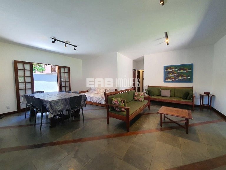 Casa para temporada a 90m do mar em Itamambuca. Acomoda 9 pe