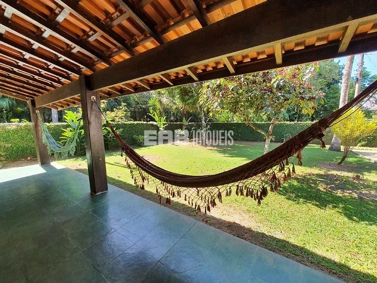 Casa para temporada a 90m do mar em Itamambuca. Acomoda 9 pe