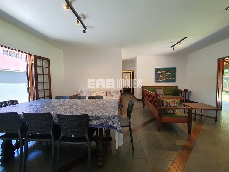 Casa para temporada a 90m do mar em Itamambuca. Acomoda 9 pe