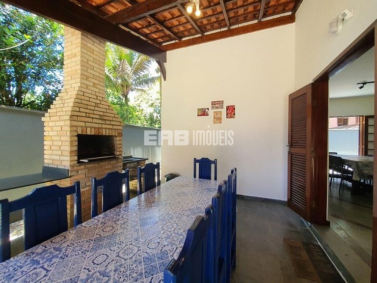 Casa para temporada a 90m do mar em Itamambuca. Acomoda 9 pe