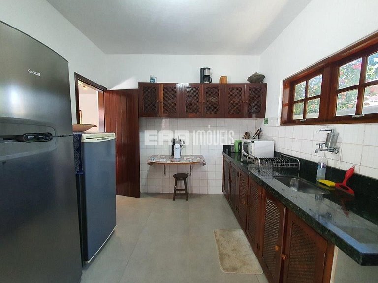 Casa para temporada a 90m do mar em Itamambuca. Acomoda 9 pe