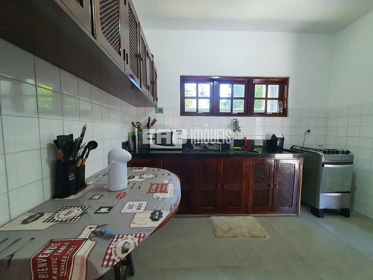 Casa para temporada a 90m do mar em Itamambuca. Acomoda 9 pe