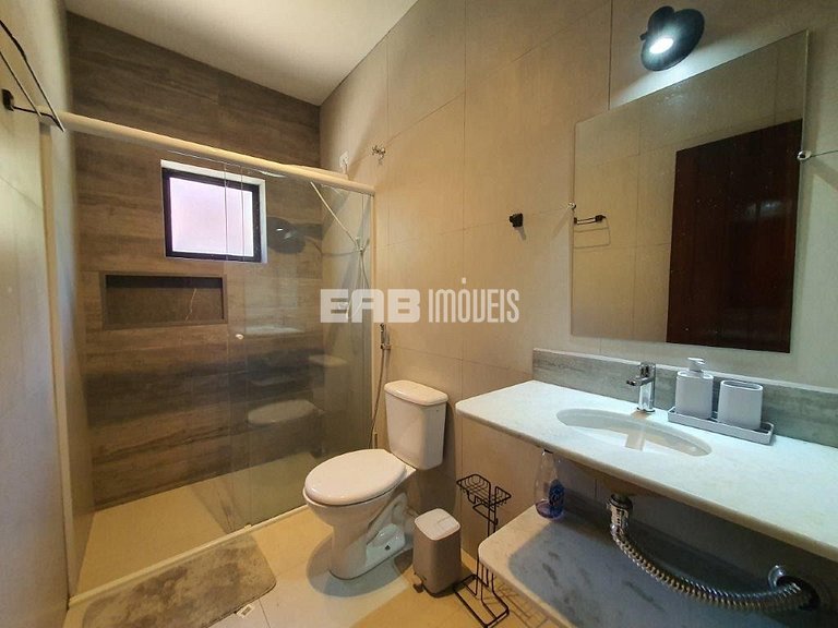 Casa para temporada a 90m do mar em Itamambuca. Acomoda 9 pe