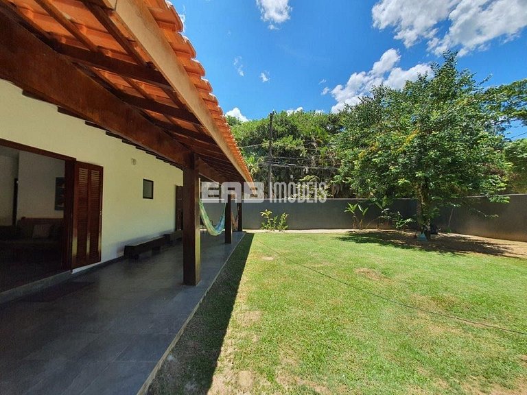 Casa para temporada a 90m do mar em Itamambuca. Acomoda 9 pe