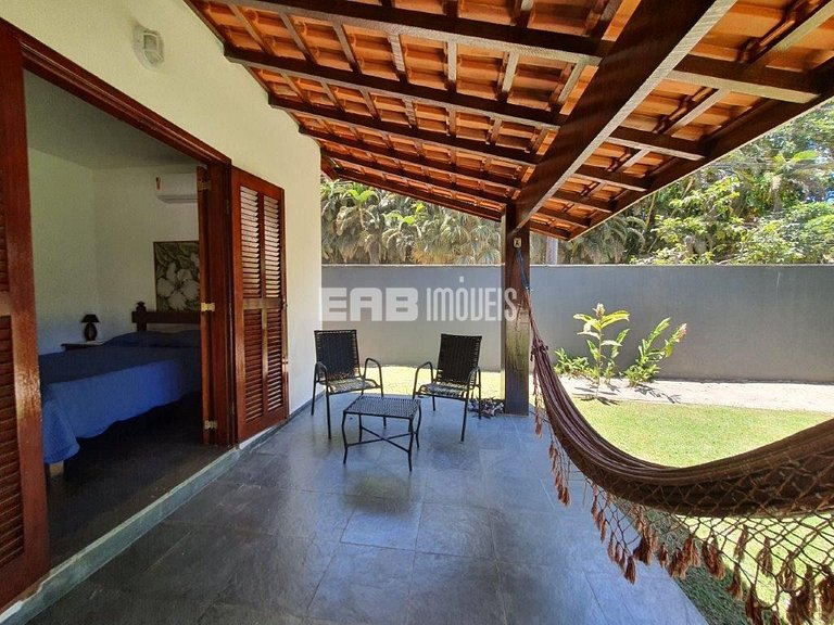 Casa para temporada a 90m do mar em Itamambuca. Acomoda 9 pe