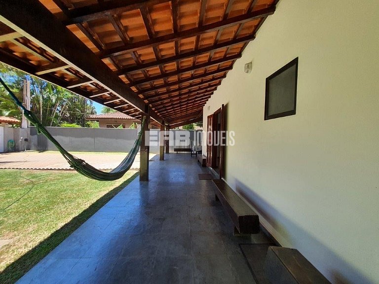 Casa para temporada a 90m do mar em Itamambuca. Acomoda 9 pe