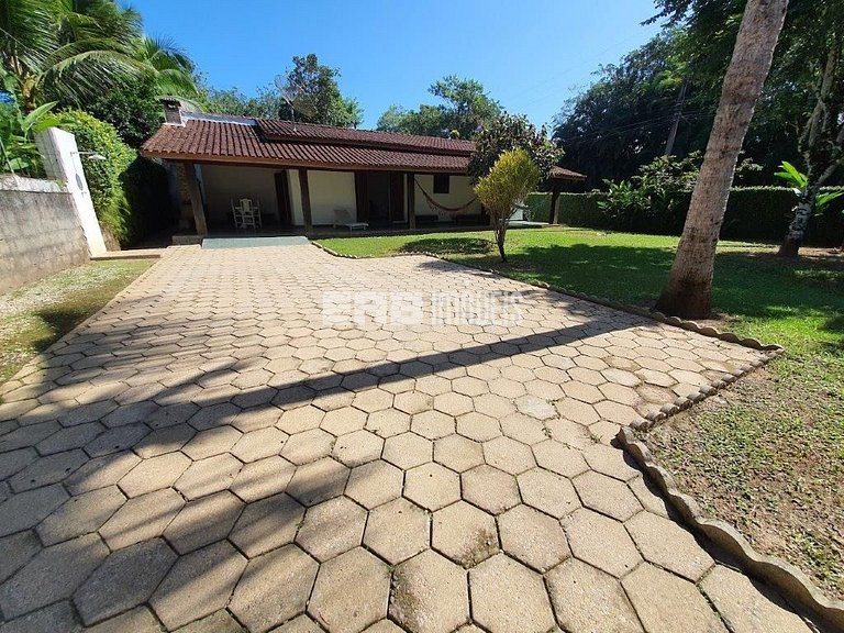 Casa para temporada a 90m do mar em Itamambuca. Acomoda 9 pe