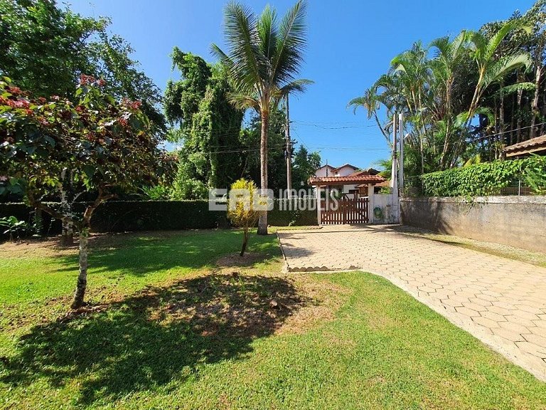 Casa para temporada a 90m do mar em Itamambuca. Acomoda 9 pe