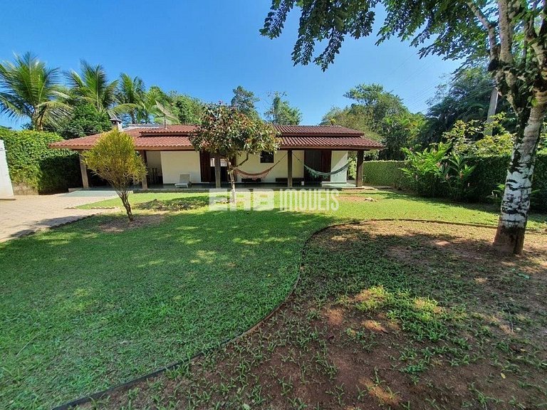 Casa para temporada a 90m do mar em Itamambuca. Acomoda 9 pe