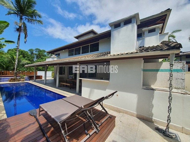 Linda casa com piscina e espaço gourmet. Acomodações para 11