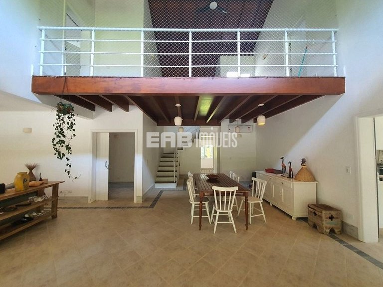 Linda casa com piscina e espaço gourmet. Acomodações para 11